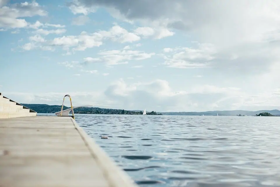 Guide illustration for 5 Reasons To Get A Pool Fence