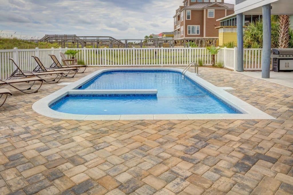 Read more about the article The Essential Guide to Choosing the Right Pool Fence